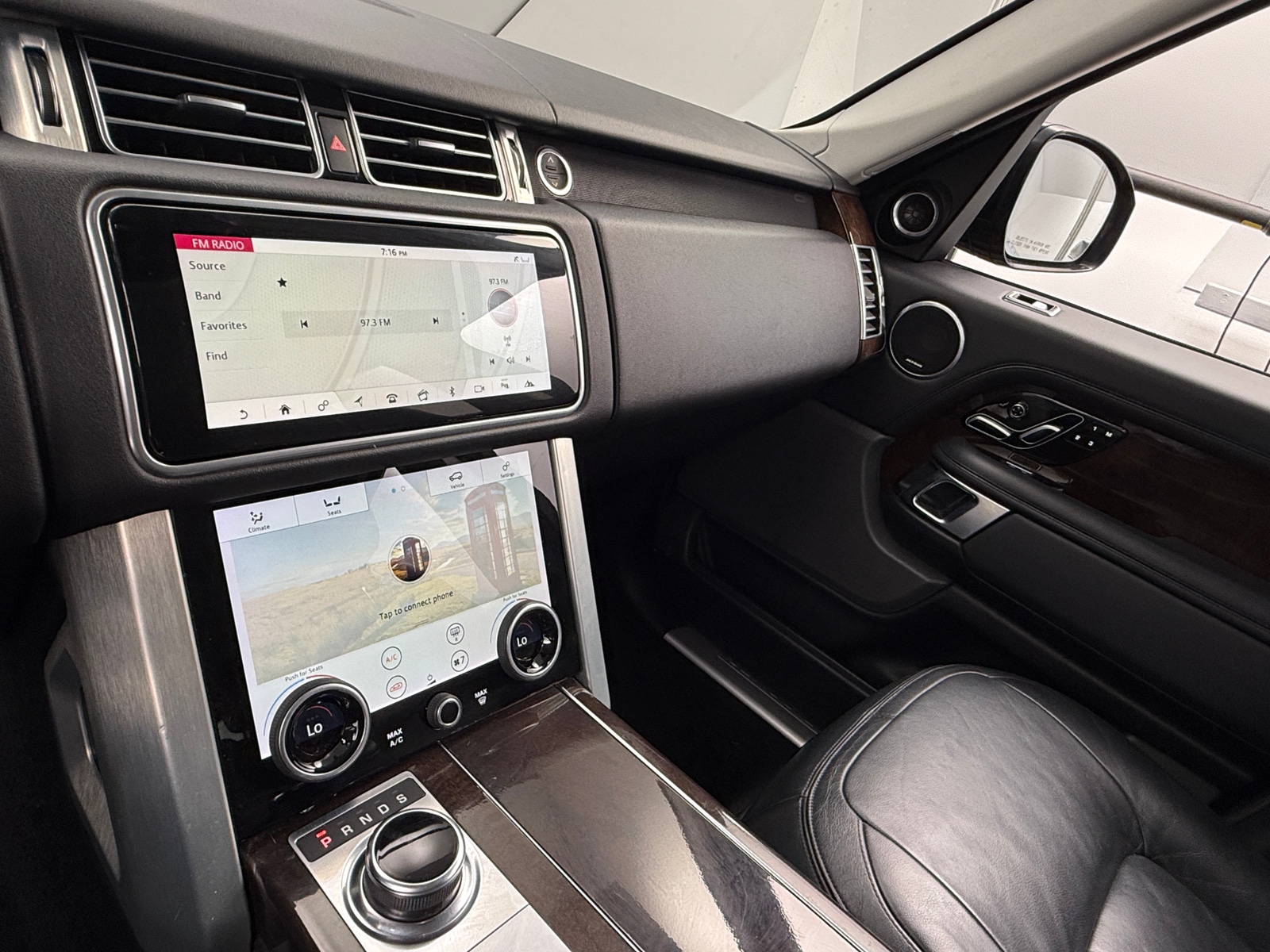 Thumbnail: 2020 Land Rover Range Rover - 3