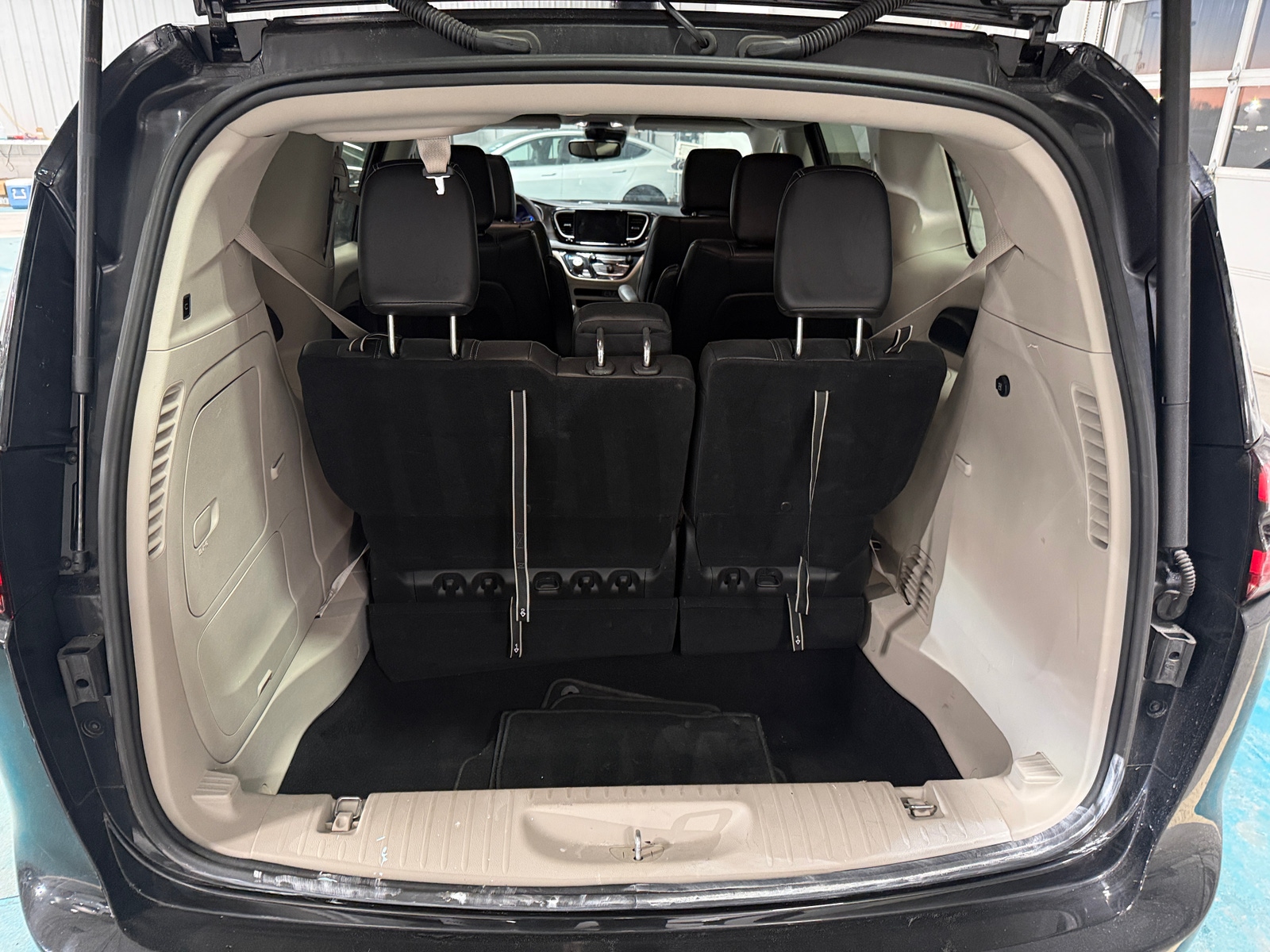 Thumbnail: 2024 Chrysler Pacifica - 6