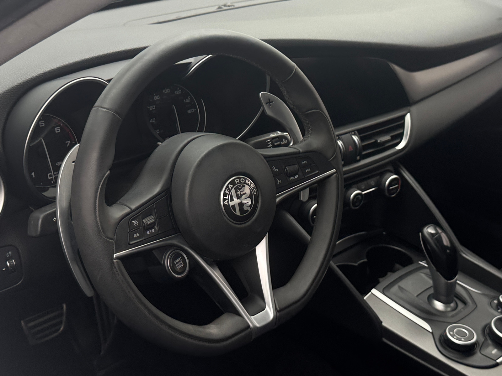 Thumbnail: 2019 Alfa Romeo Giulia - 4