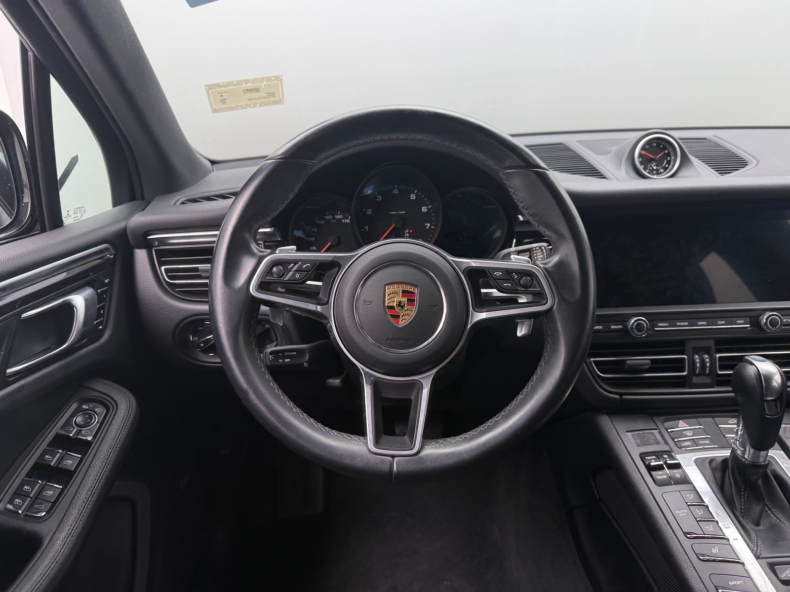 Thumbnail: 2021 Porsche Macan - 4