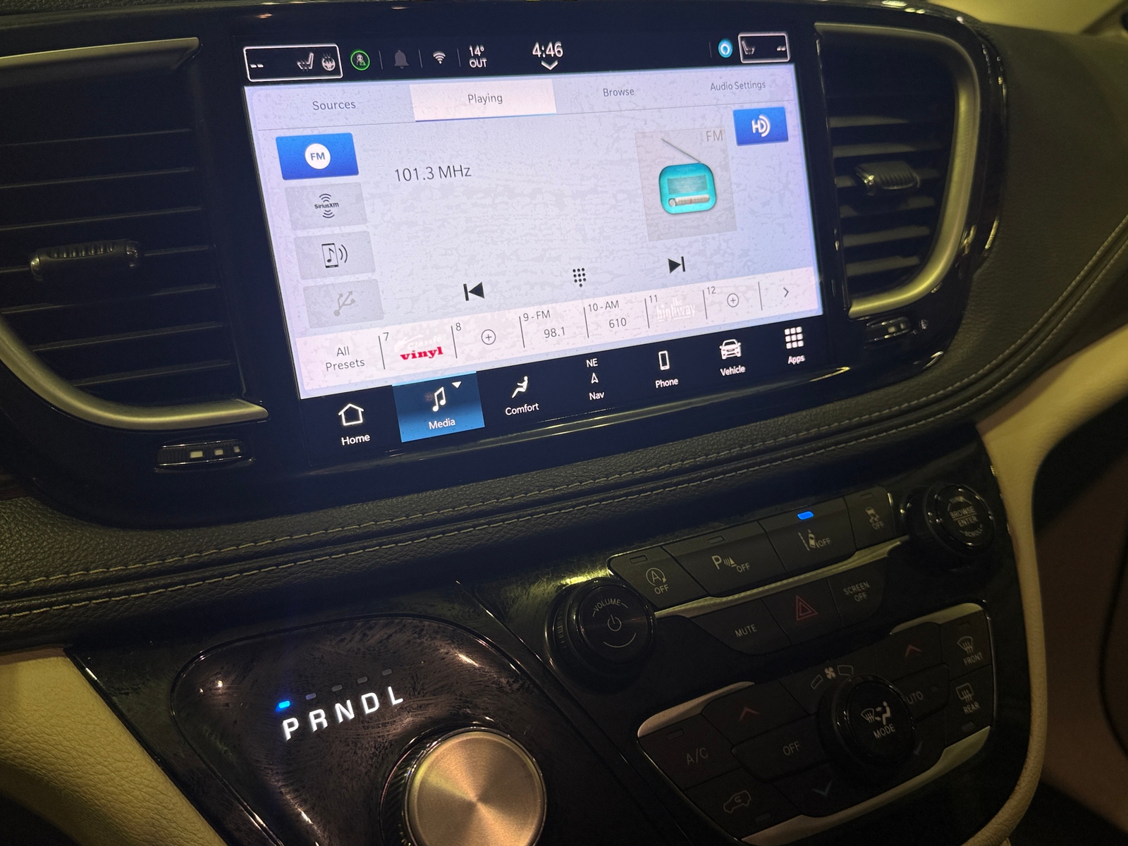 Thumbnail: 2024 Chrysler Pacifica - 4