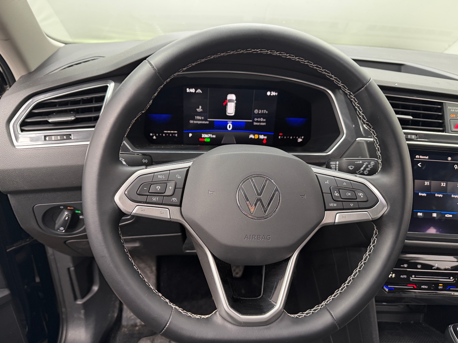 Thumbnail: 2022 Volkswagen Tiguan - 4