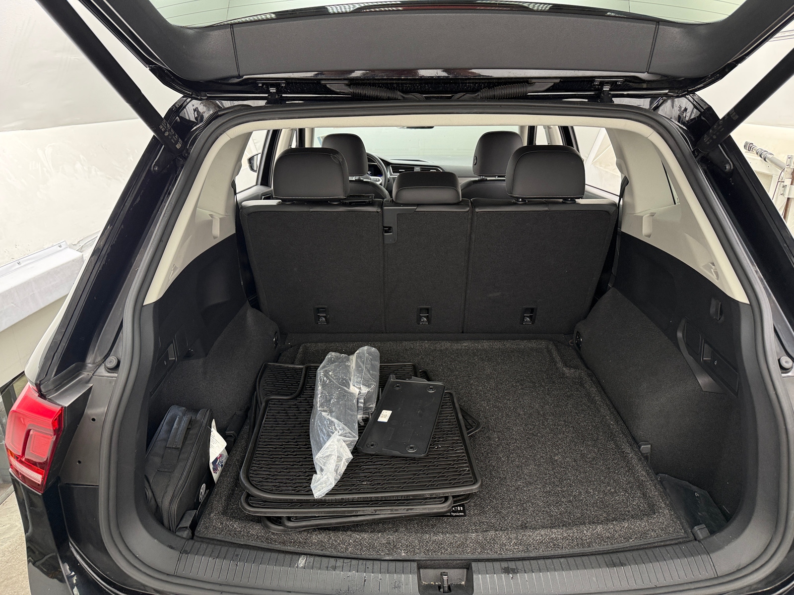 Thumbnail: 2022 Volkswagen Tiguan - 6