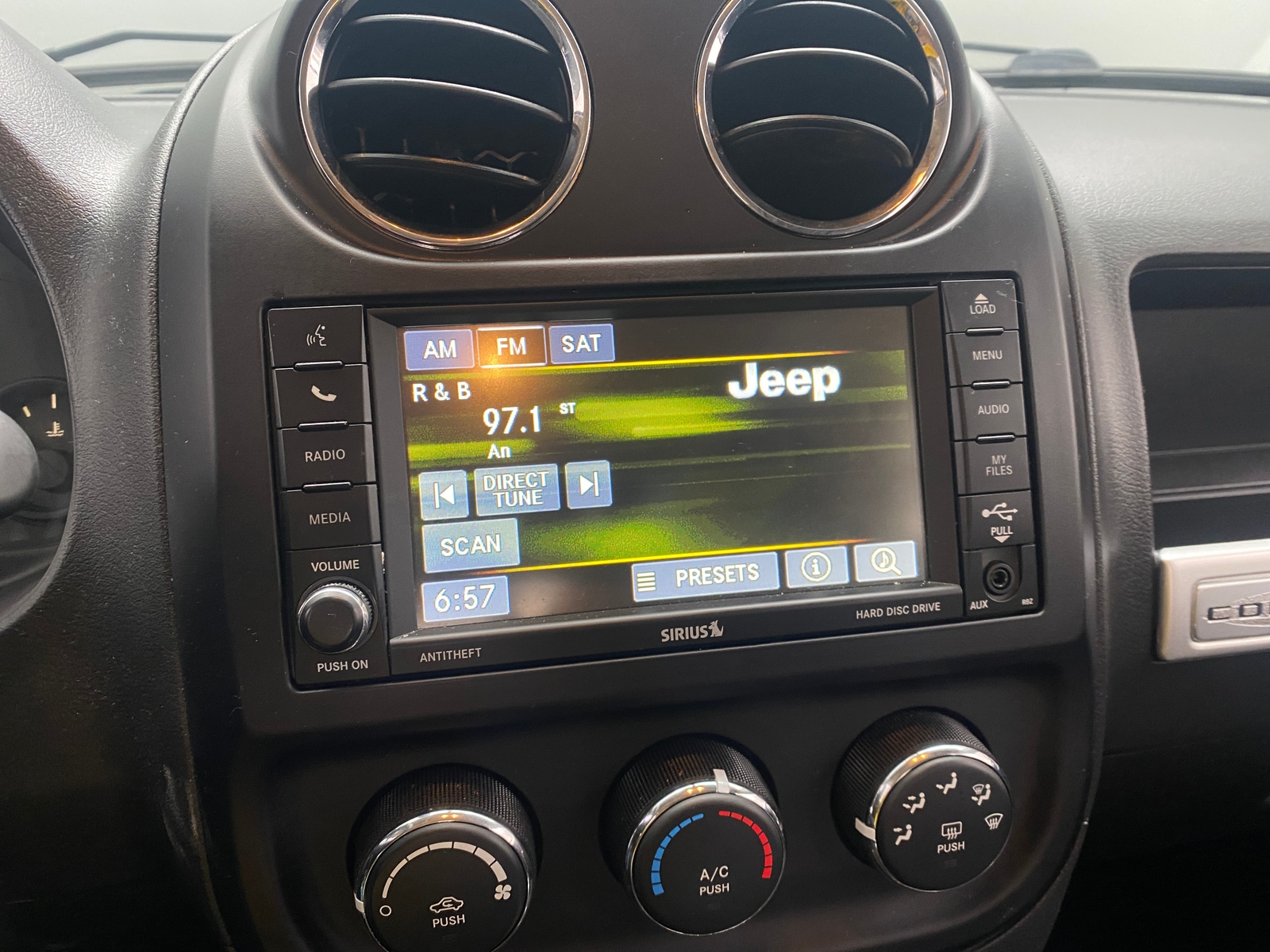 Thumbnail: 2016 Jeep Compass - 4