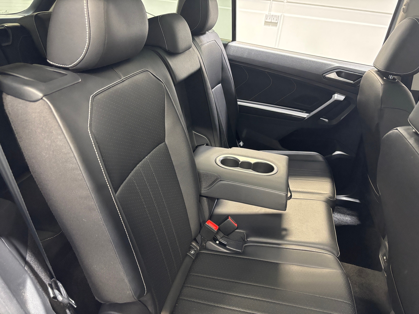 Thumbnail: 2023 Volkswagen Tiguan - 5