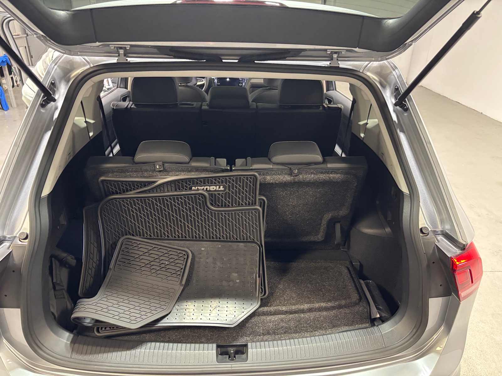 Thumbnail: 2023 Volkswagen Tiguan - 6