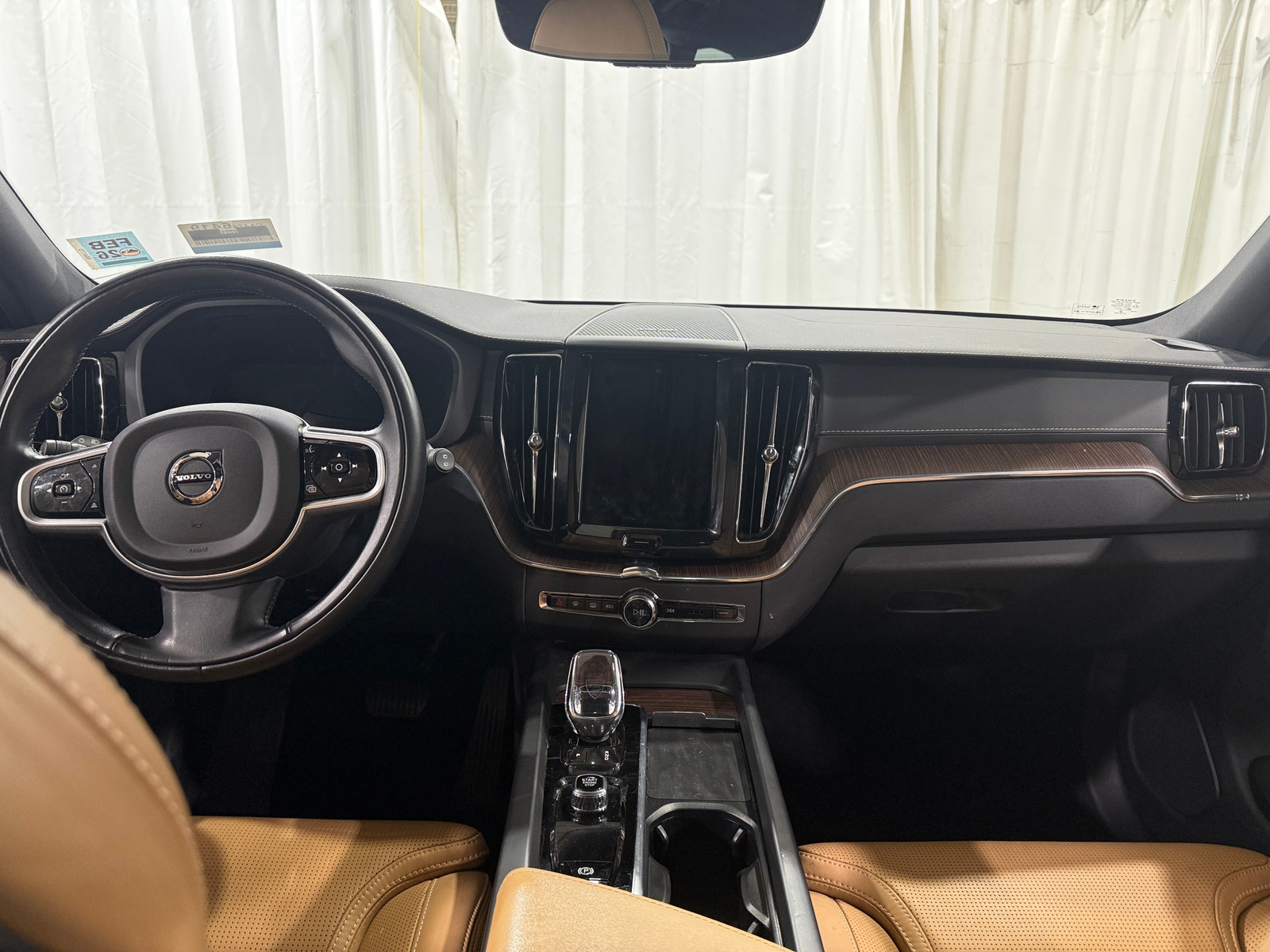 Thumbnail: 2022 Volvo XC60 - 2