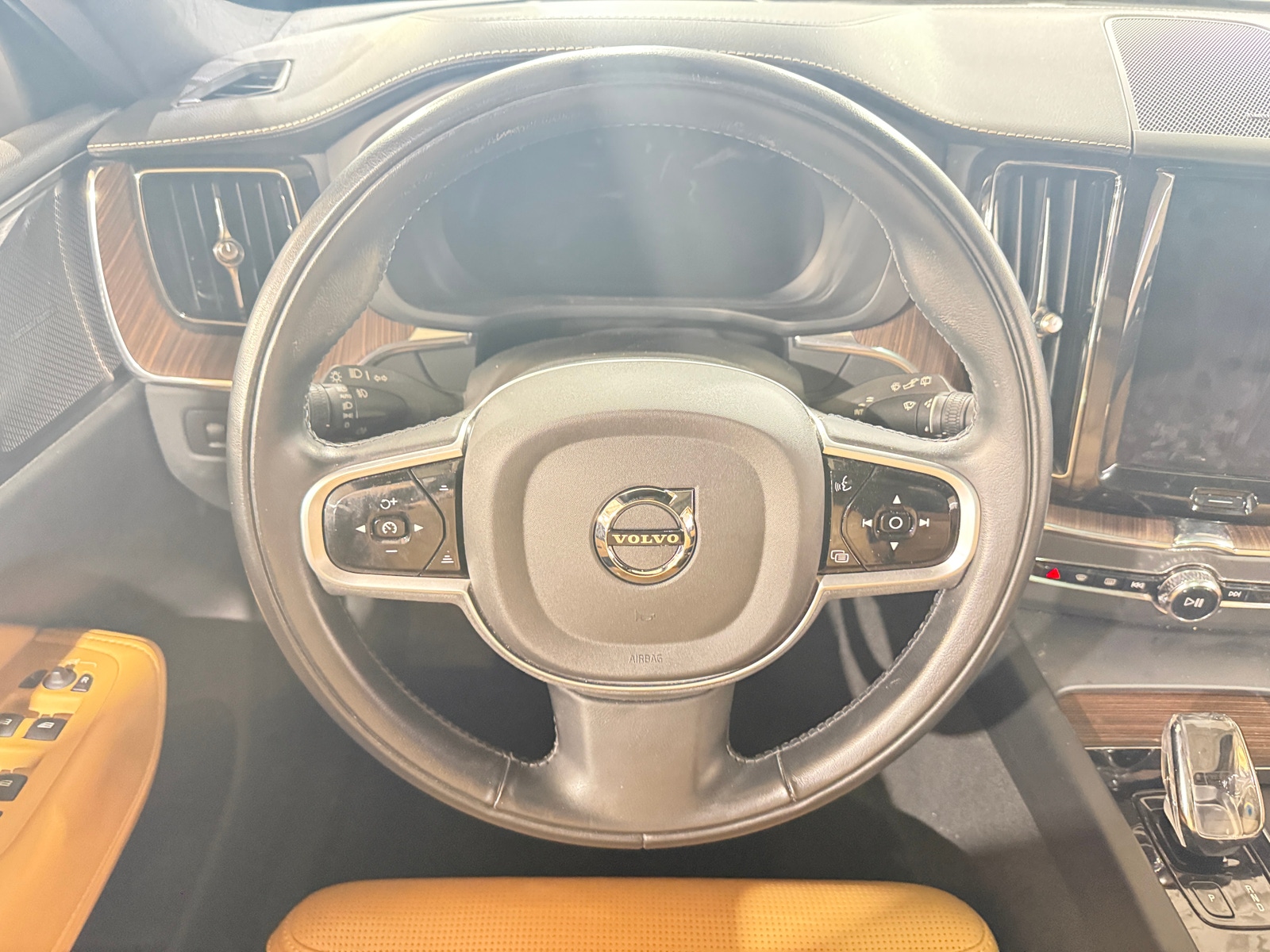 Thumbnail: 2022 Volvo XC60 - 4