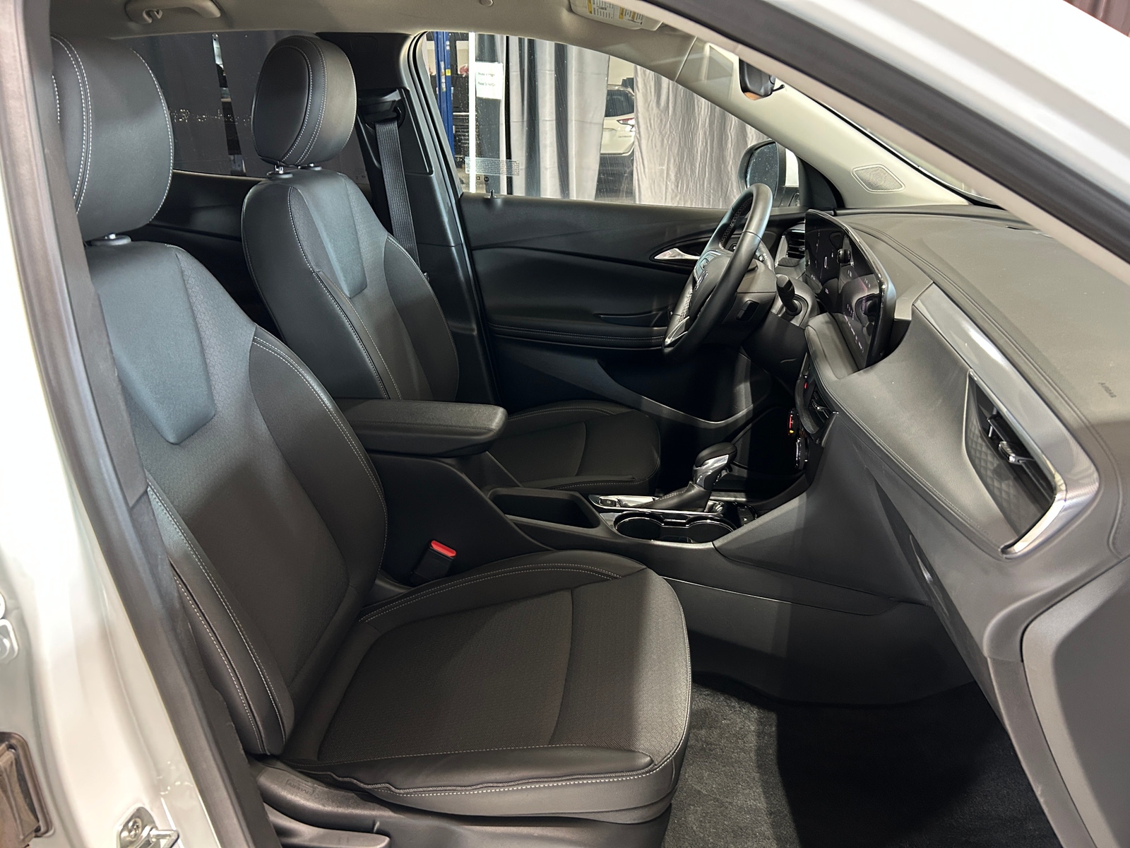 Thumbnail: 2025 Buick Encore GX - 2