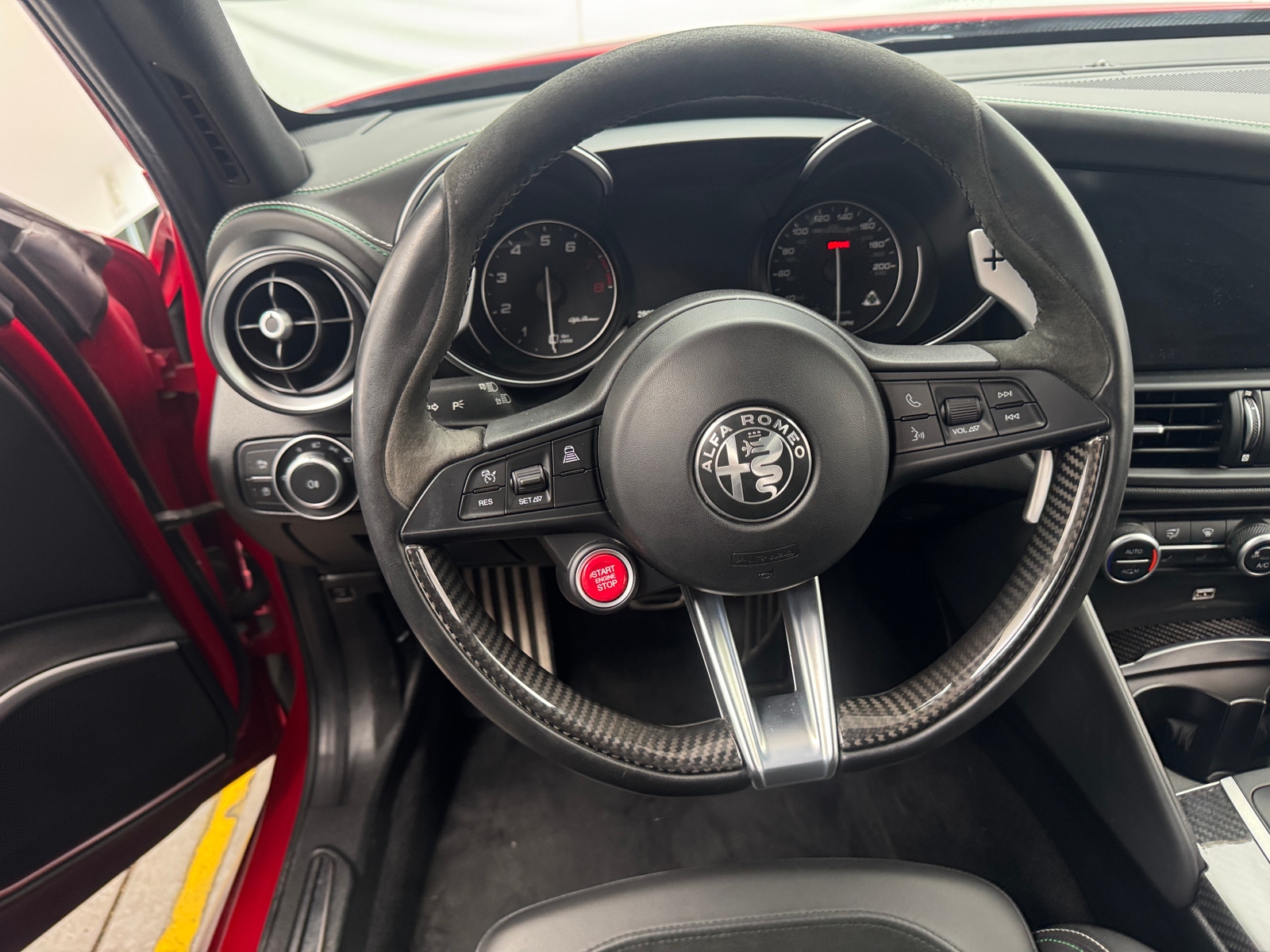 Thumbnail: 2019 Alfa Romeo Giulia - 4