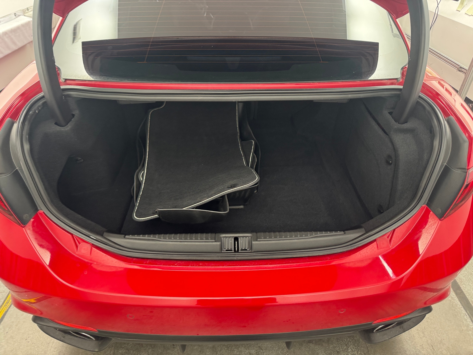 Thumbnail: 2019 Alfa Romeo Giulia - 6