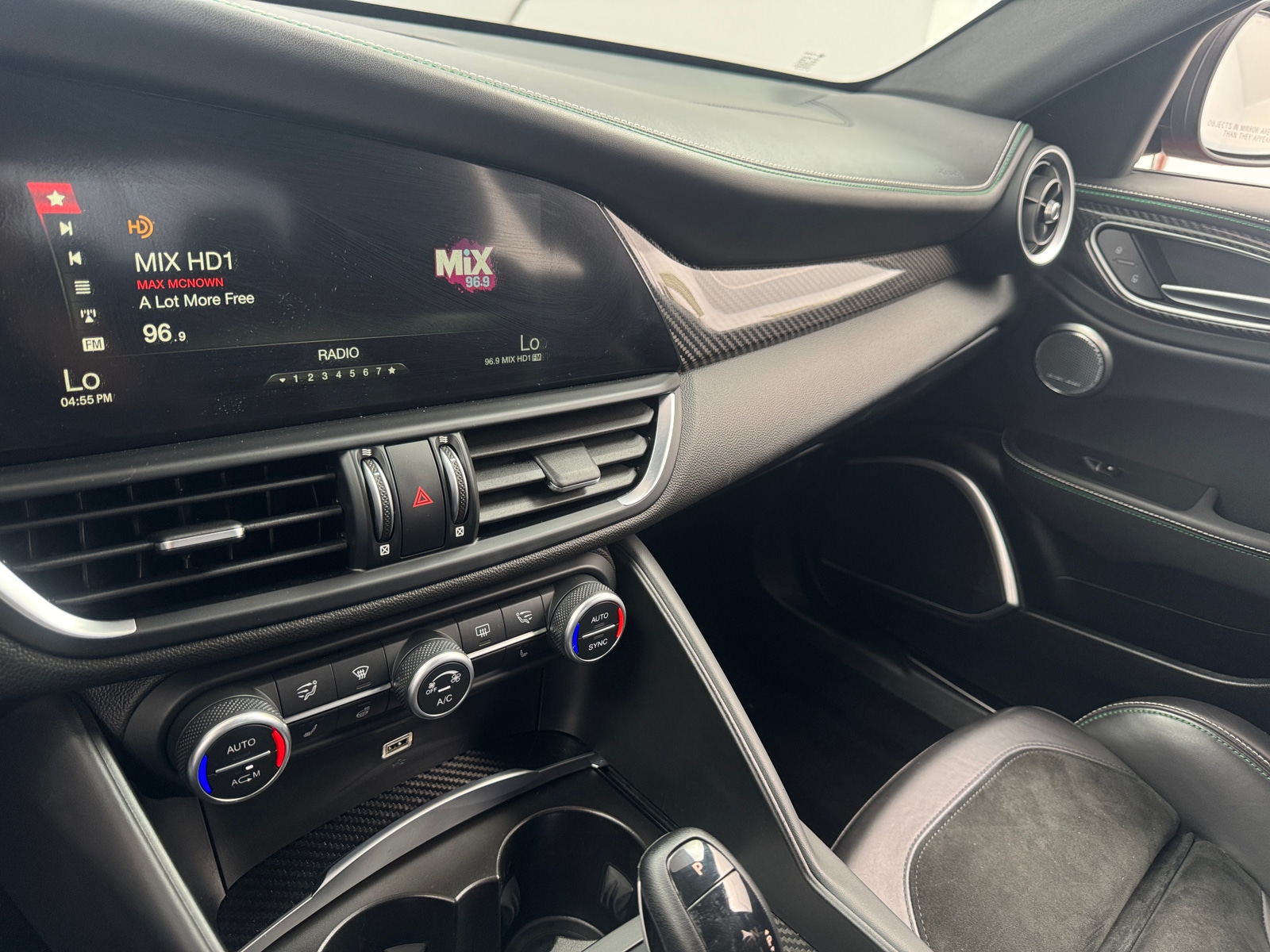 Thumbnail: 2019 Alfa Romeo Giulia - 3