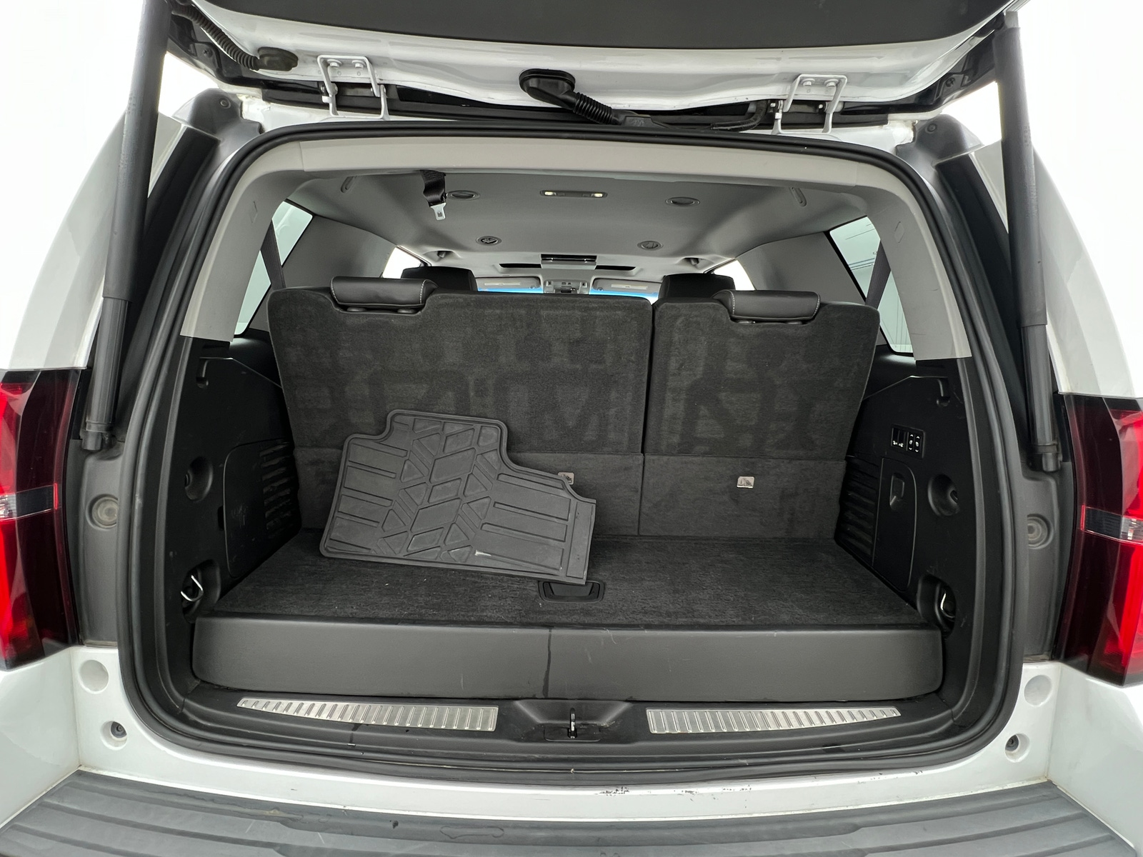 Thumbnail: 2017 Chevrolet Tahoe - 6