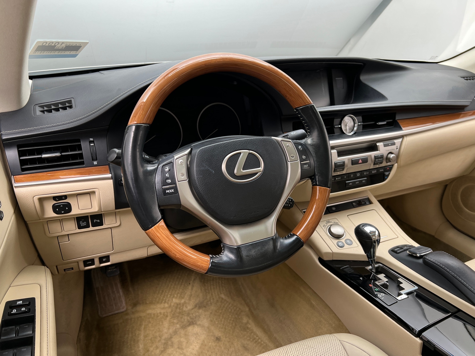 Thumbnail: 2015 Lexus ES - 4