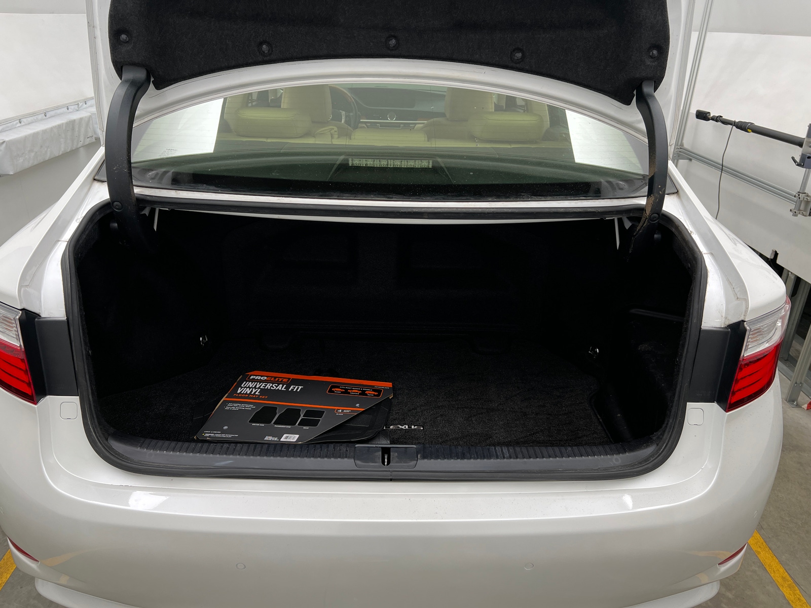 Thumbnail: 2015 Lexus ES - 6