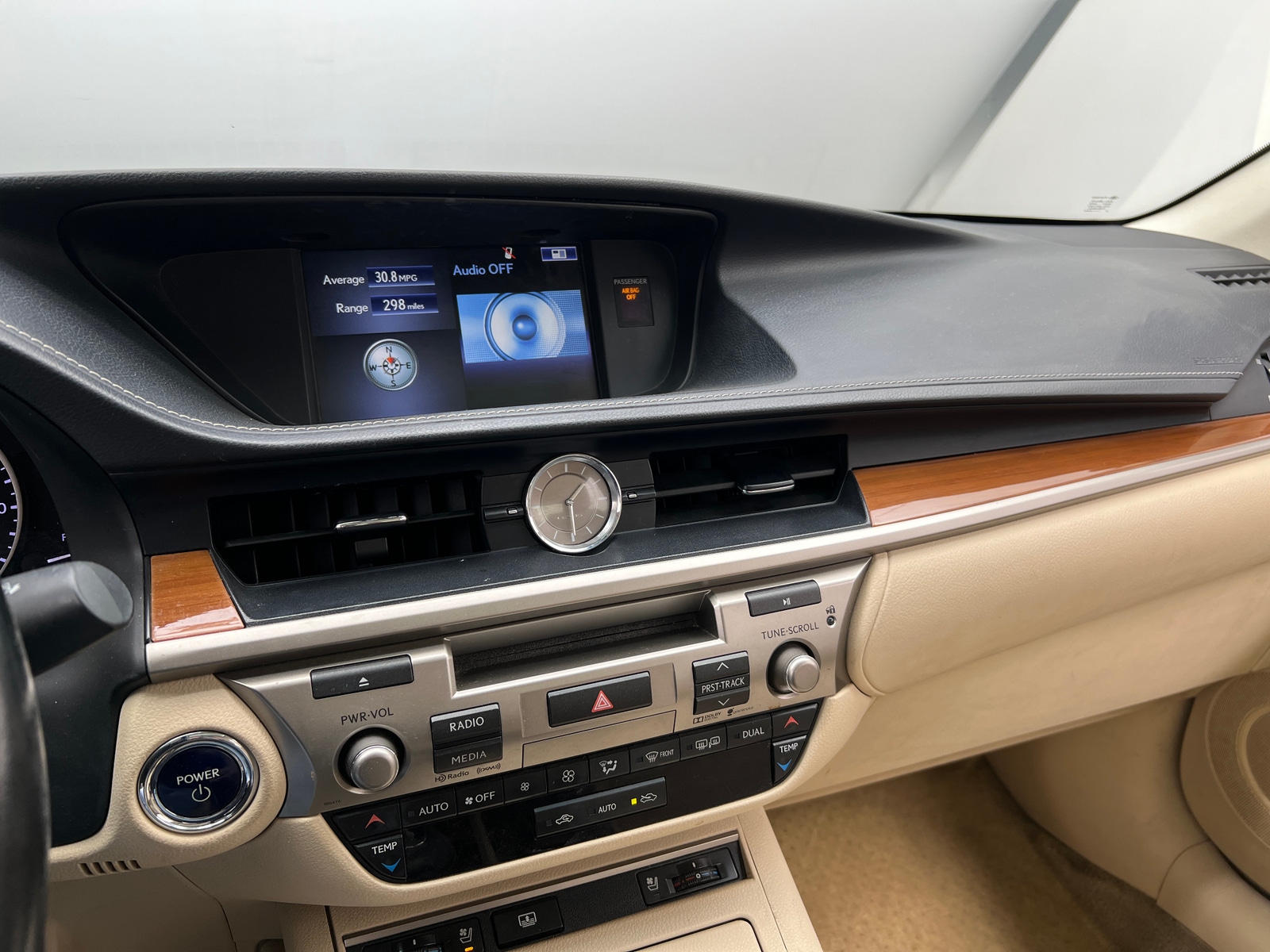 Thumbnail: 2015 Lexus ES - 3