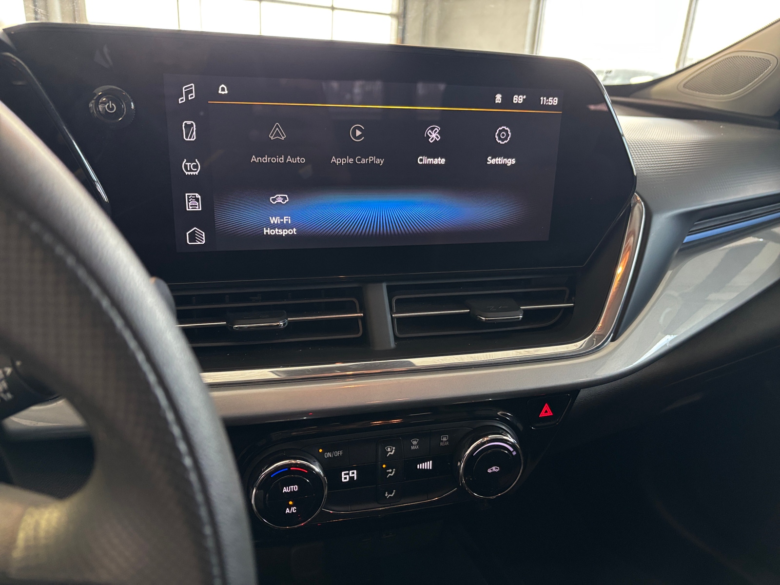 Thumbnail: 2025 Chevrolet Trax - 4