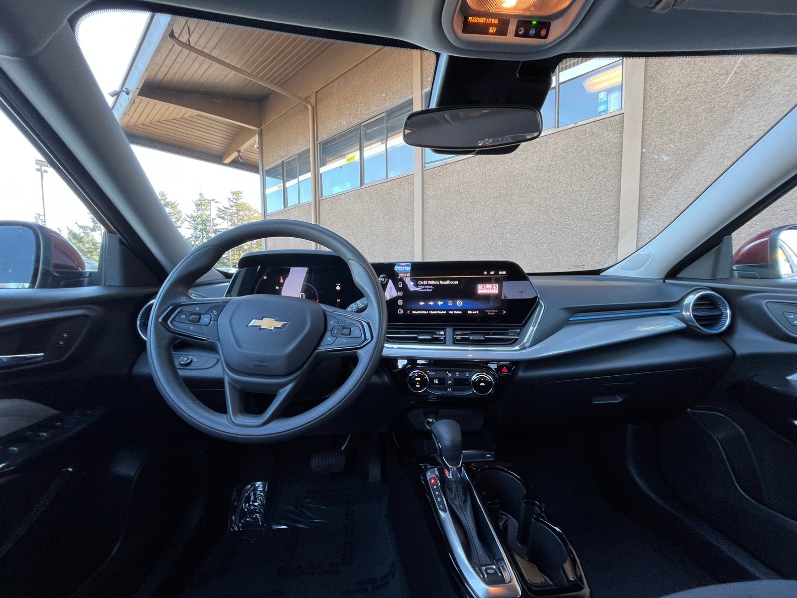 Thumbnail: 2025 Chevrolet Trax - 3