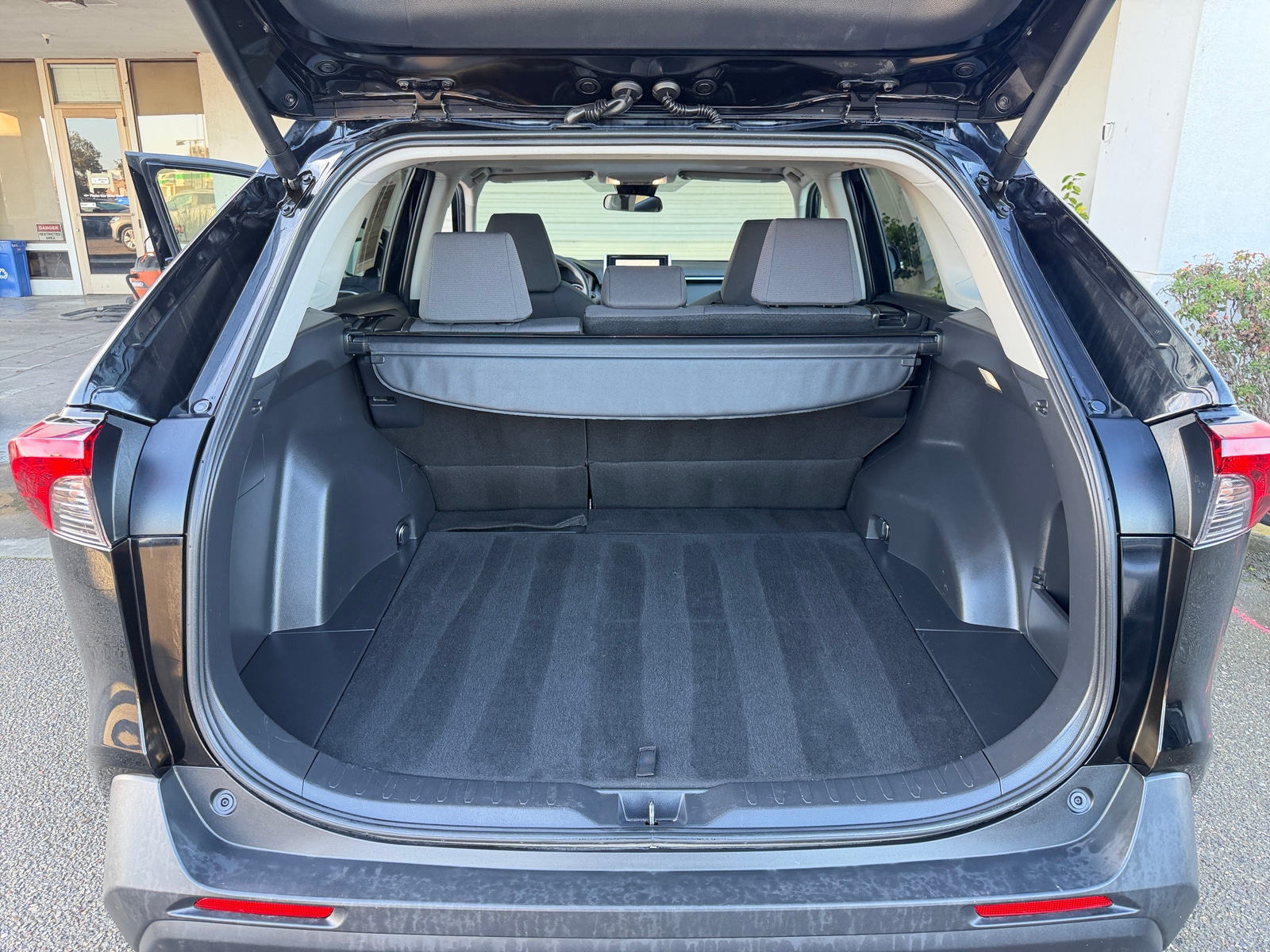 Thumbnail: 2025 Toyota RAV4 - 6