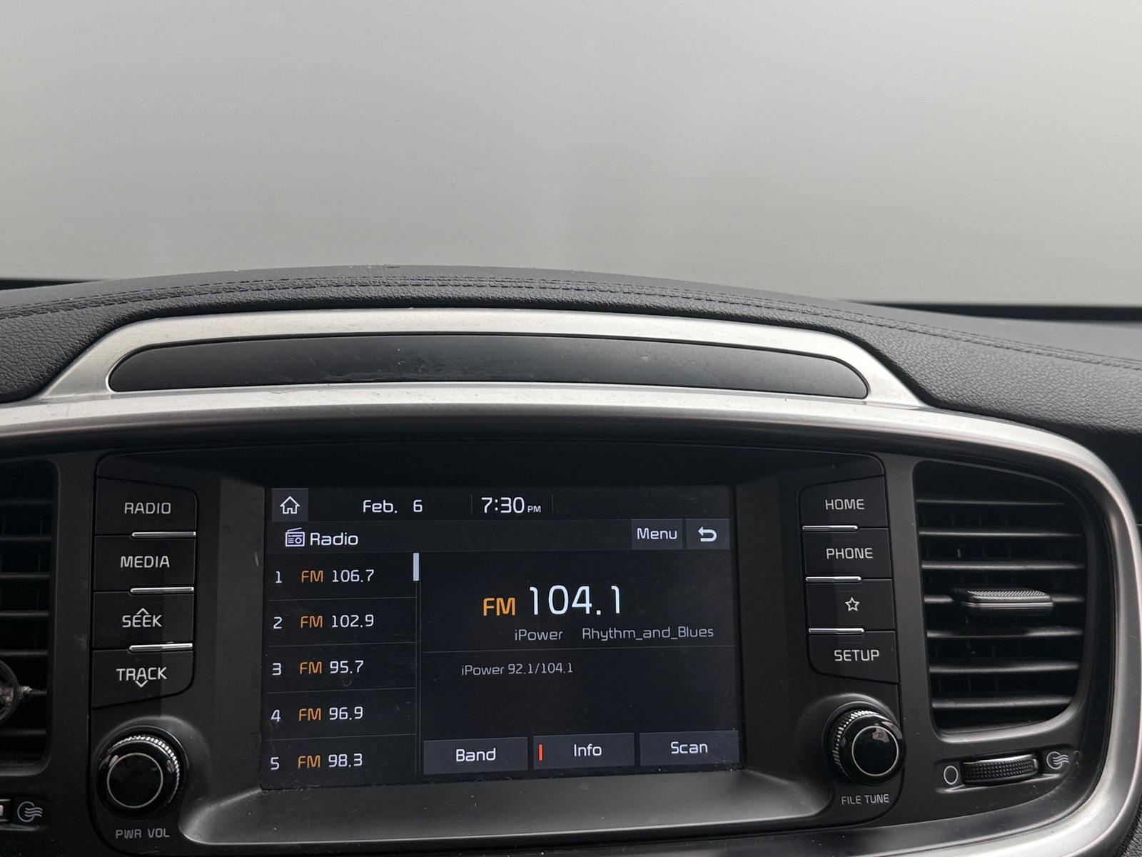 Thumbnail: 2019 Kia Sorento - 4