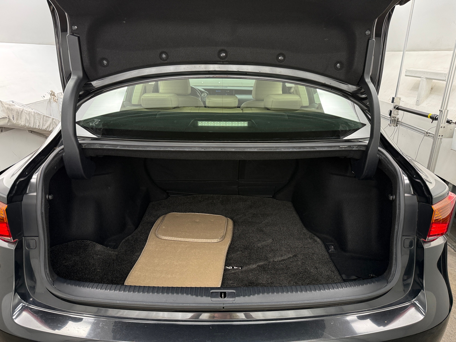 Thumbnail: 2018 Lexus IS - 6