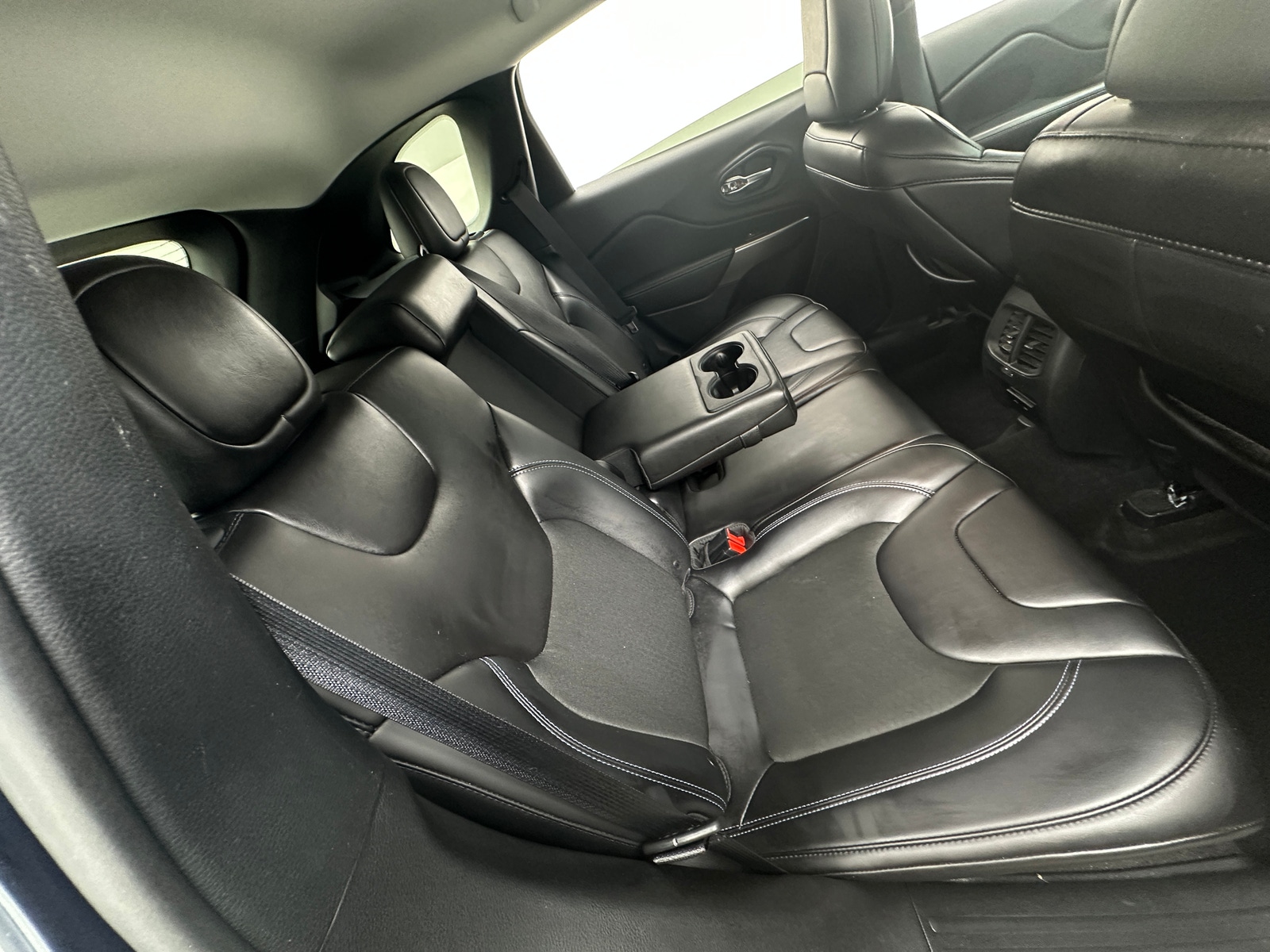 Thumbnail: 2019 Jeep Cherokee - 6