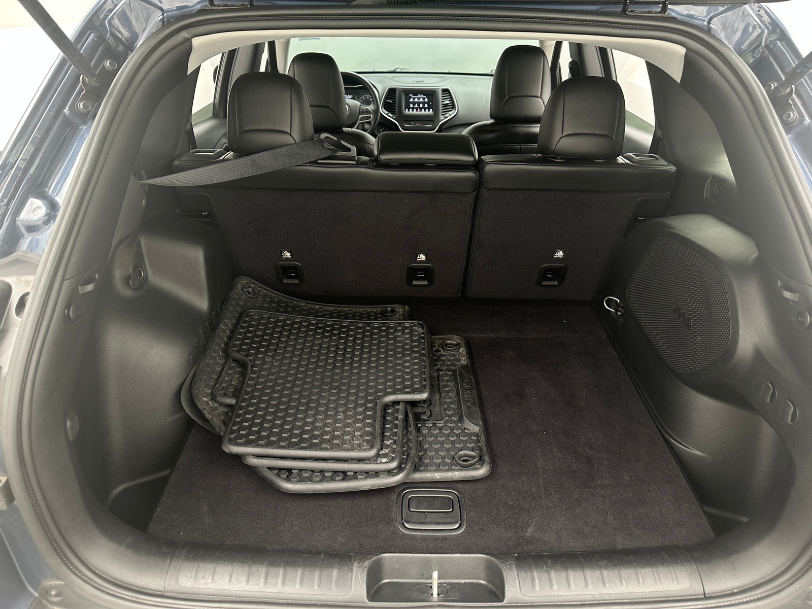 Thumbnail: 2019 Jeep Cherokee - 7