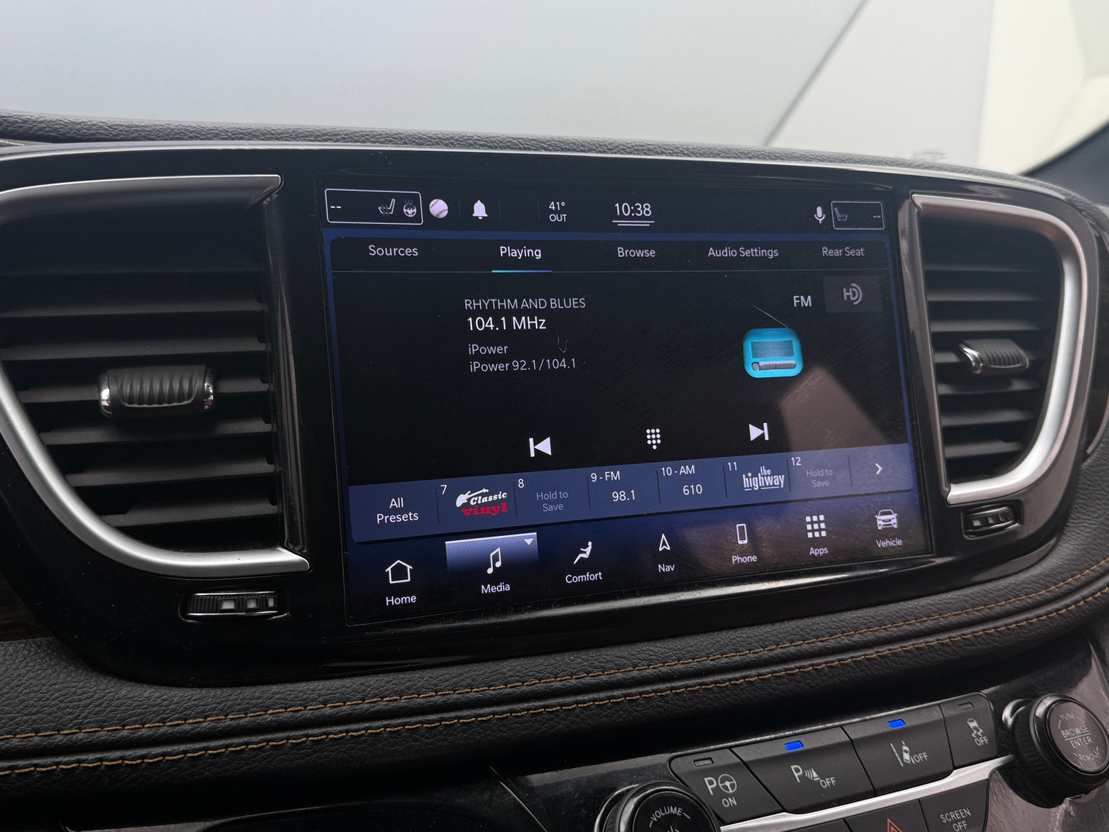 Thumbnail: 2021 Chrysler Pacifica - 3