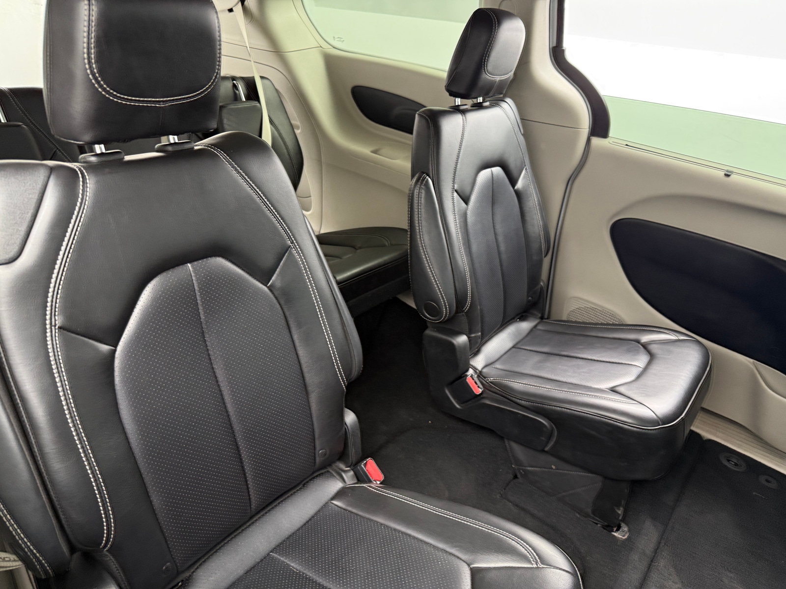 Thumbnail: 2023 Chrysler Pacifica - 5