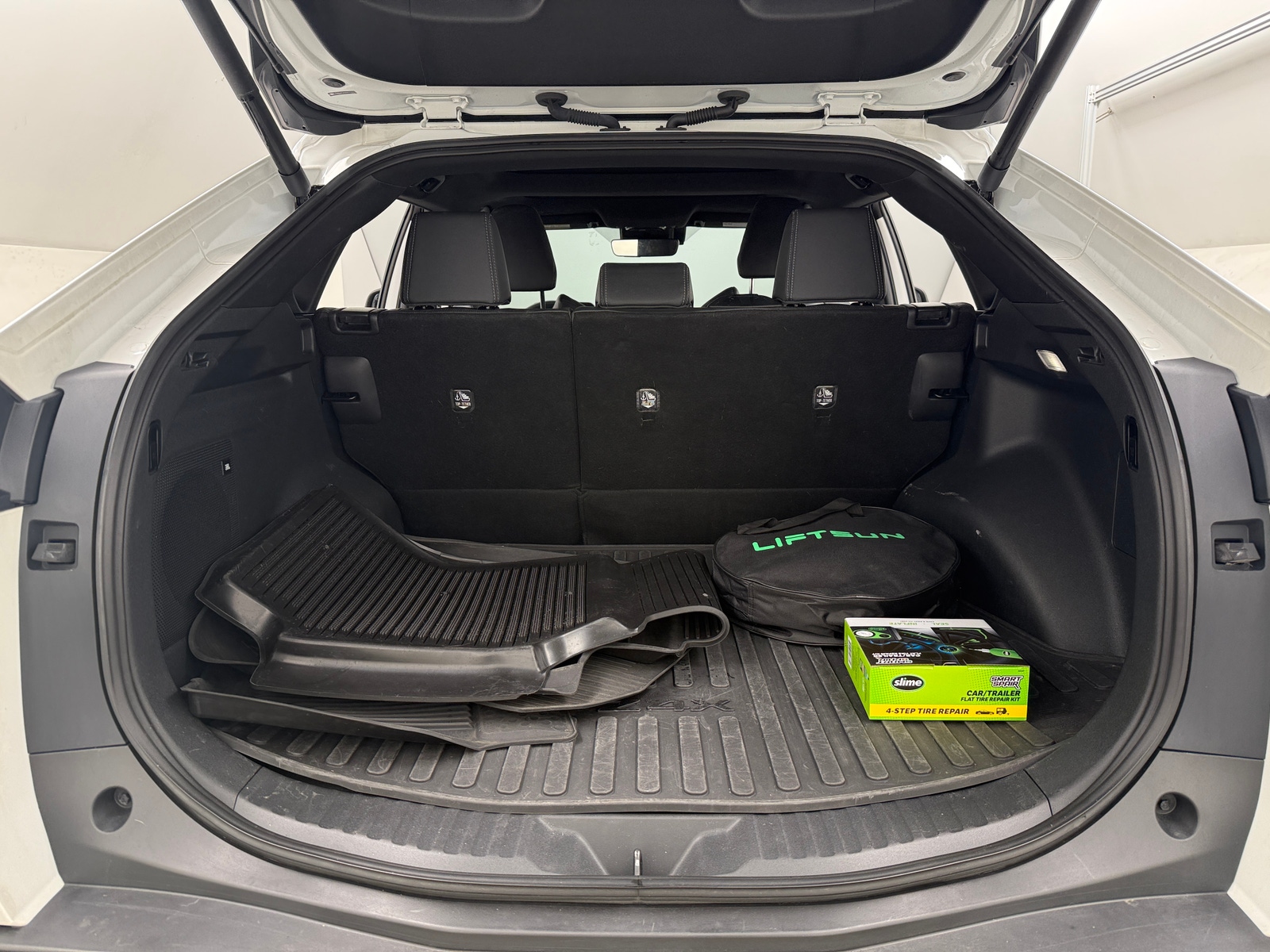 Thumbnail: 2024 Toyota bZ4X - 6