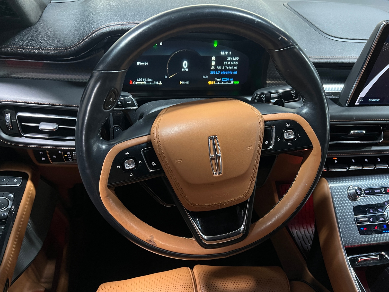 Thumbnail: 2023 Lincoln Aviator - 4