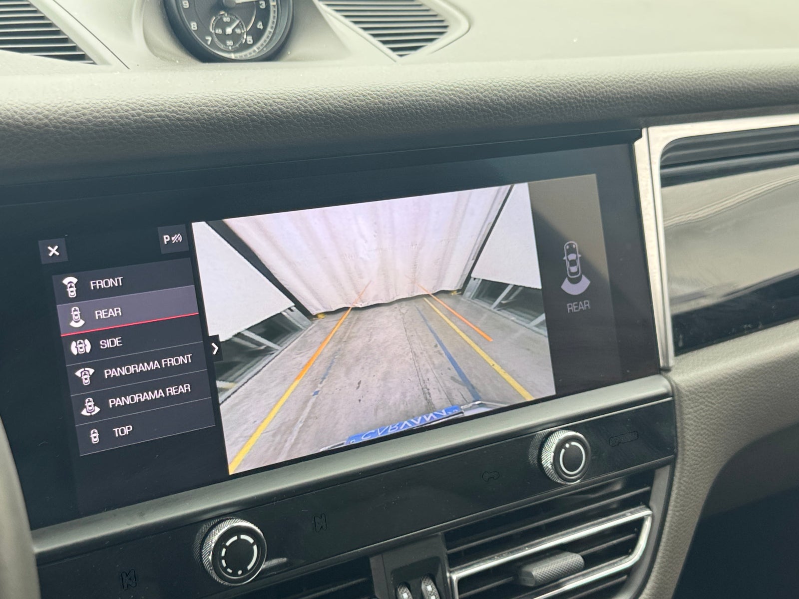 Thumbnail: 2023 Porsche Macan - 3