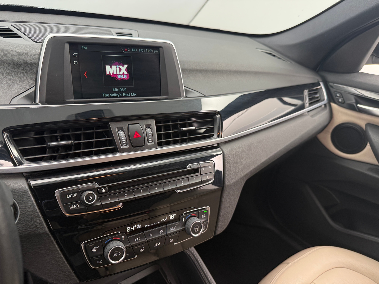 Thumbnail: 2018 BMW X1 - 3