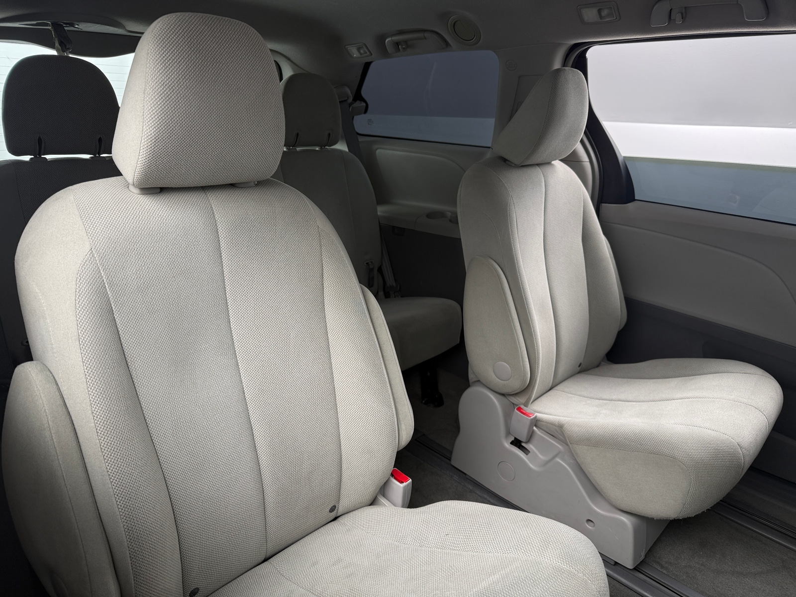 Thumbnail: 2013 Toyota Sienna - 6