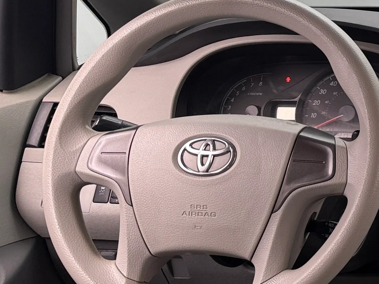 Thumbnail: 2013 Toyota Sienna - 5