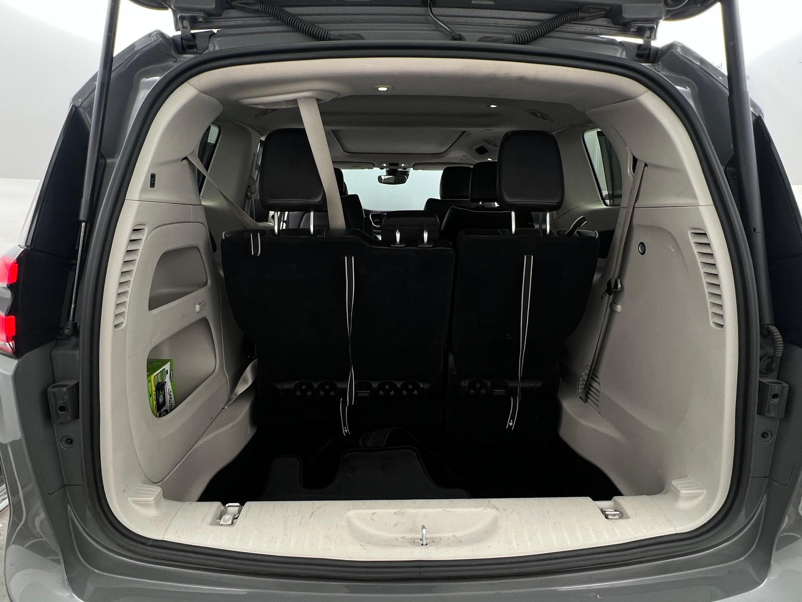 Thumbnail: 2023 Chrysler Pacifica - 6