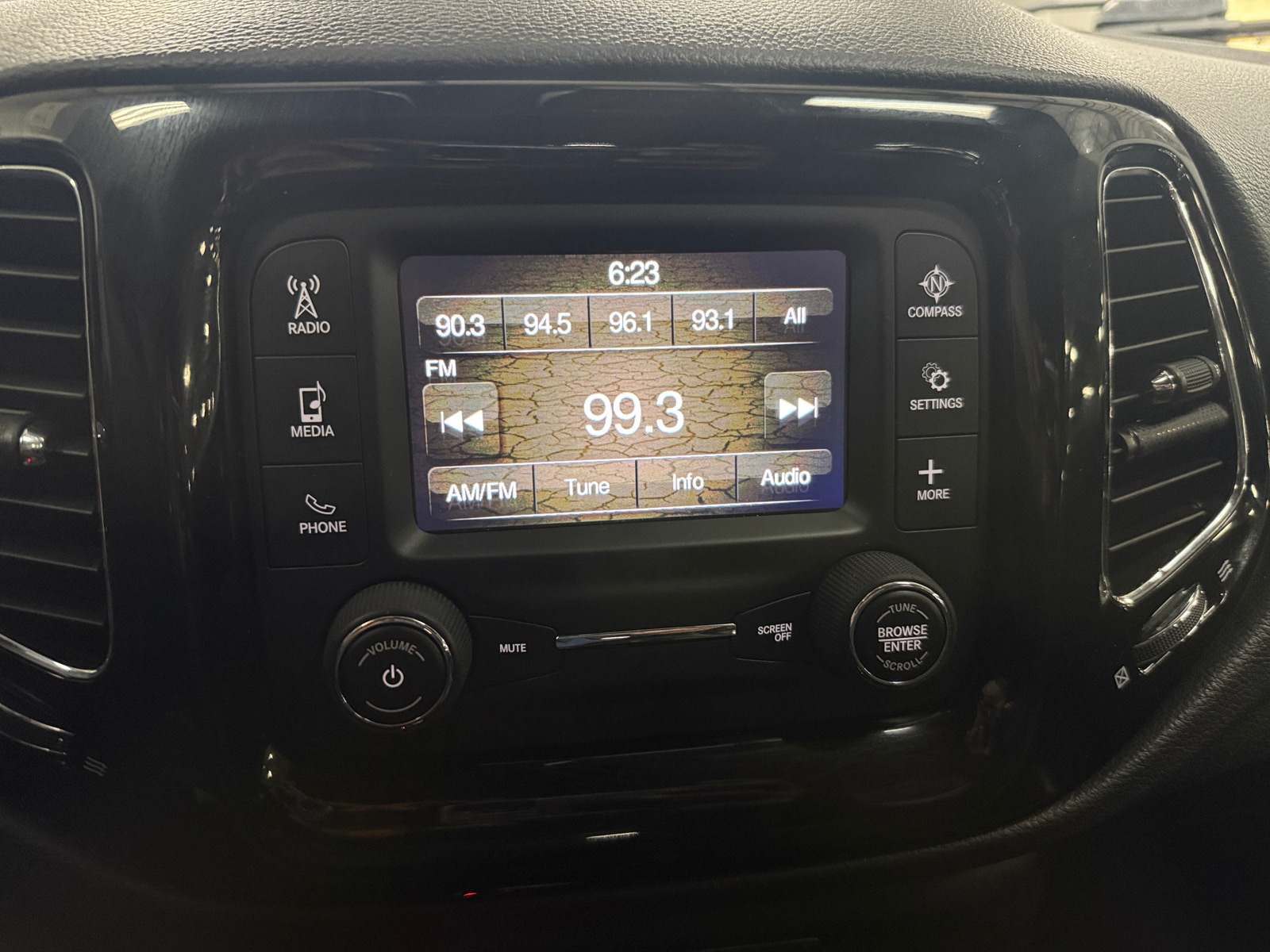 Thumbnail: 2018 Jeep Compass - 4