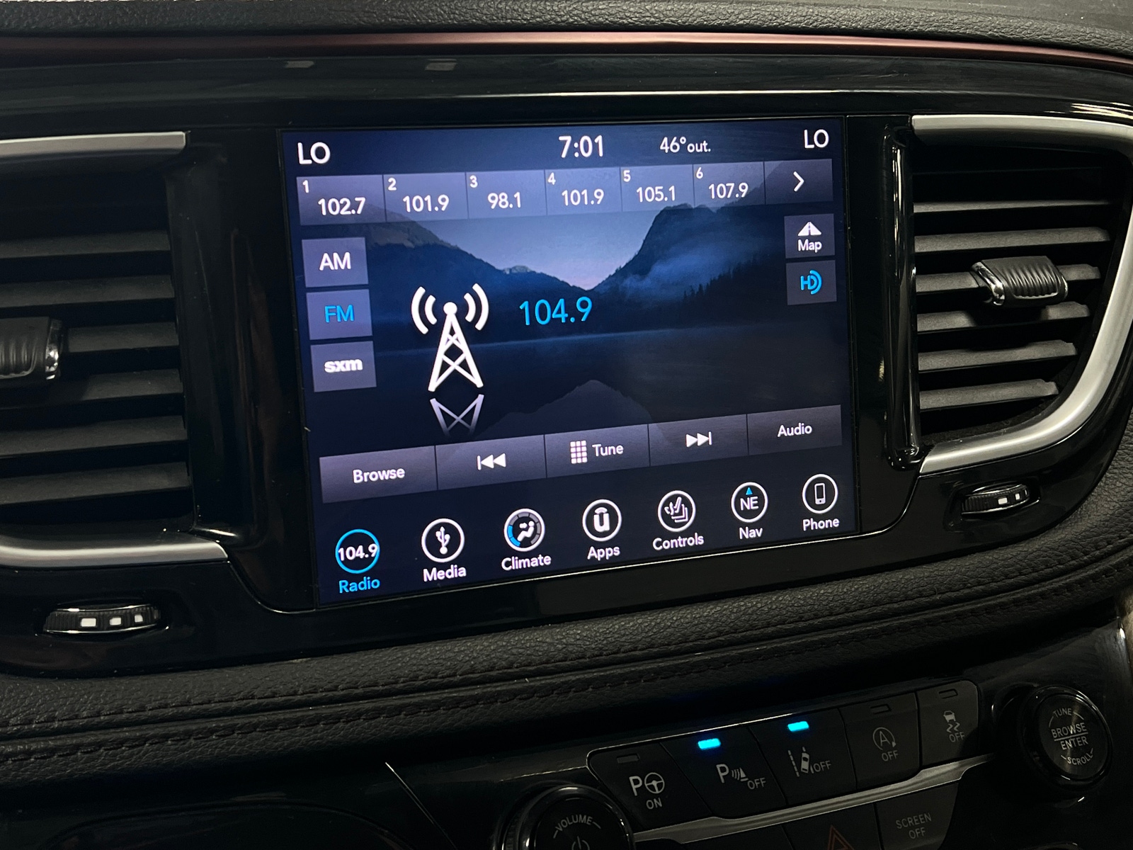 Thumbnail: 2019 Chrysler Pacifica - 3