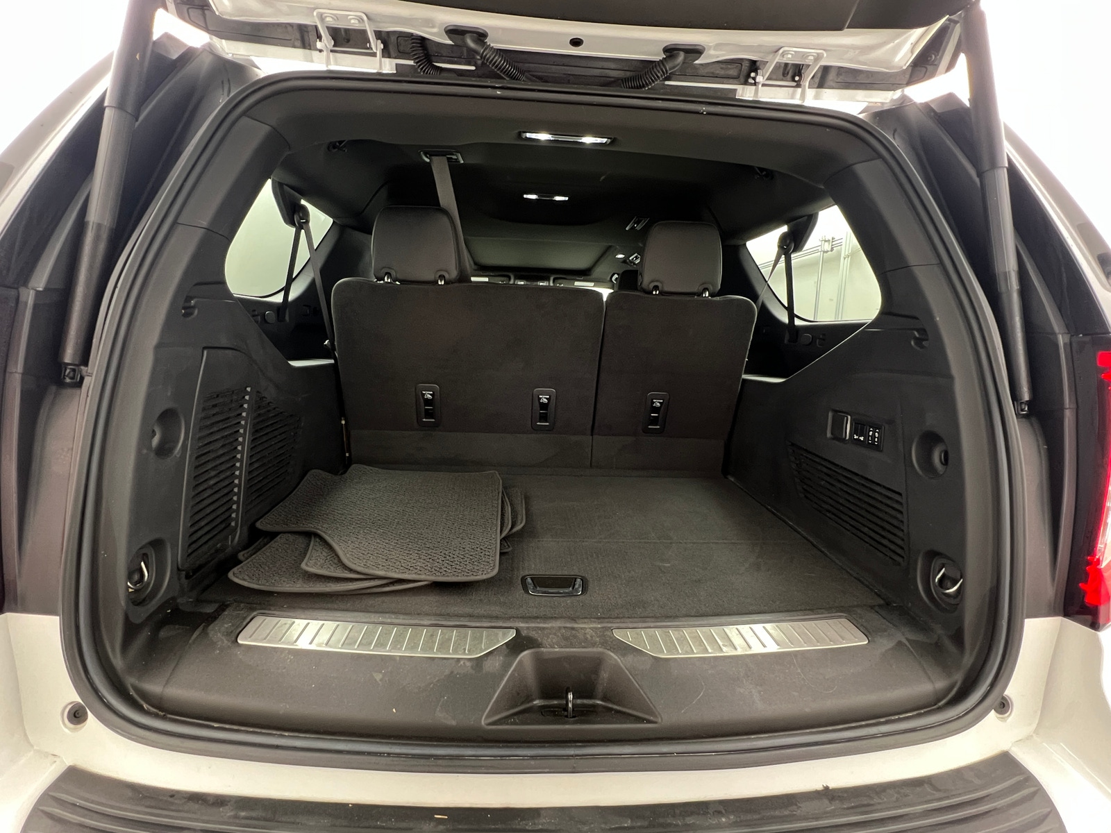 Thumbnail: 2022 GMC Yukon XL - 6