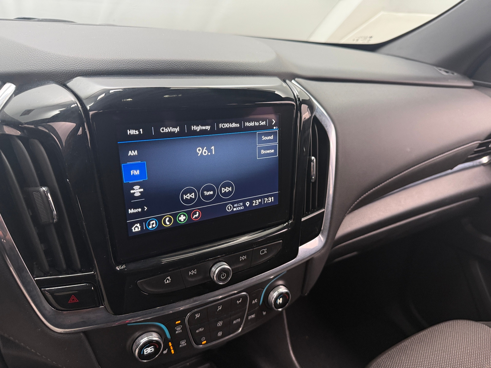 Thumbnail: 2023 Chevrolet Traverse - 4