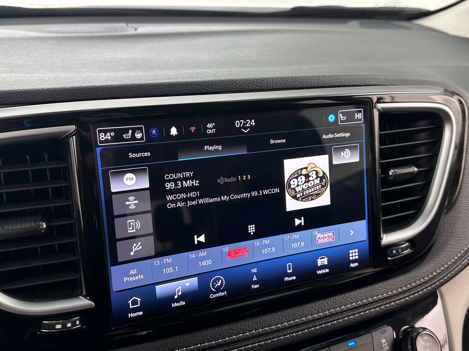 Thumbnail: 2024 Chrysler Pacifica - 3