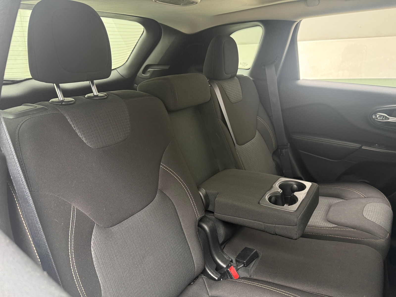 Thumbnail: 2016 Jeep Cherokee - 6