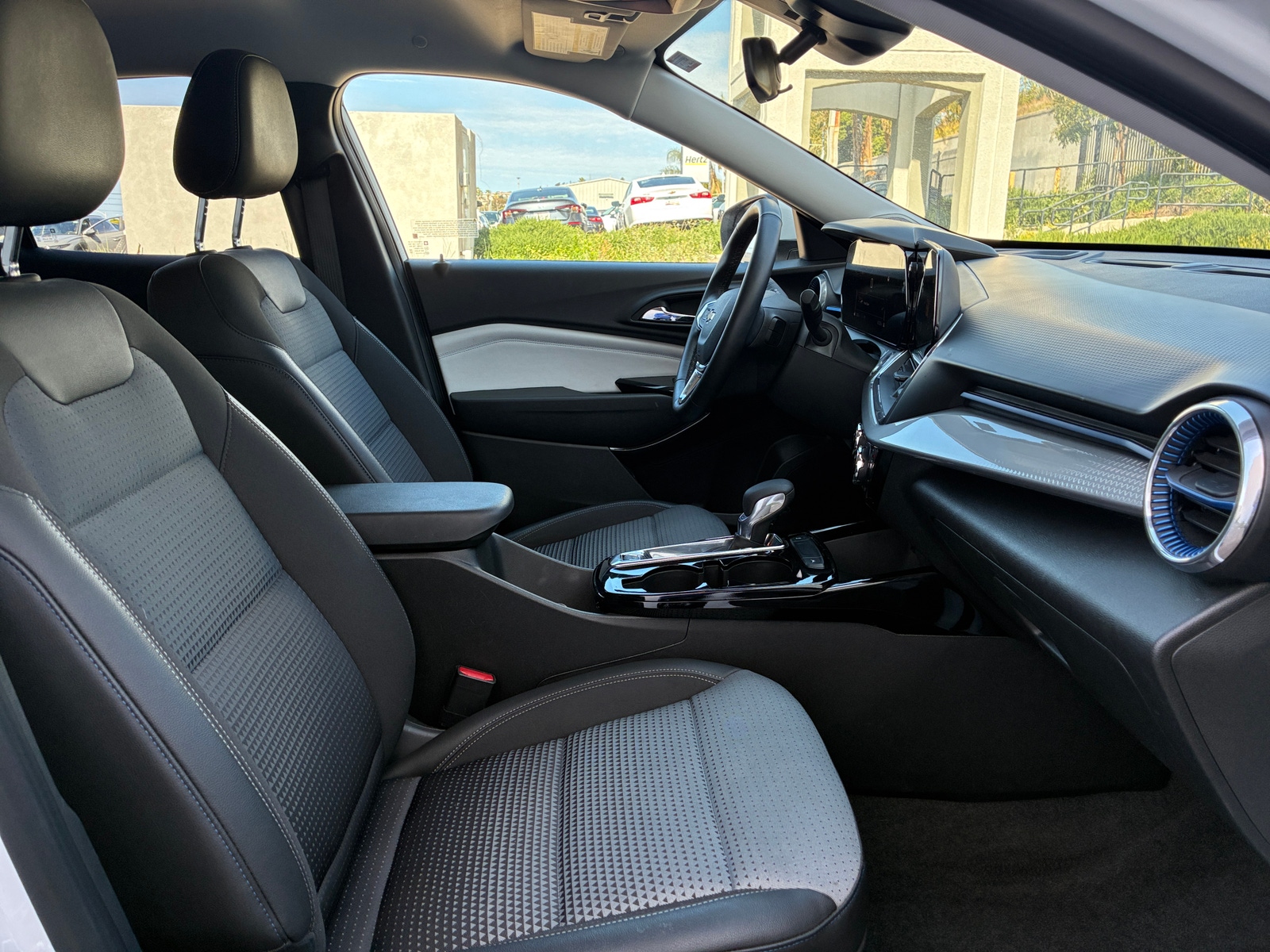 Thumbnail: 2025 Chevrolet Trax - 2