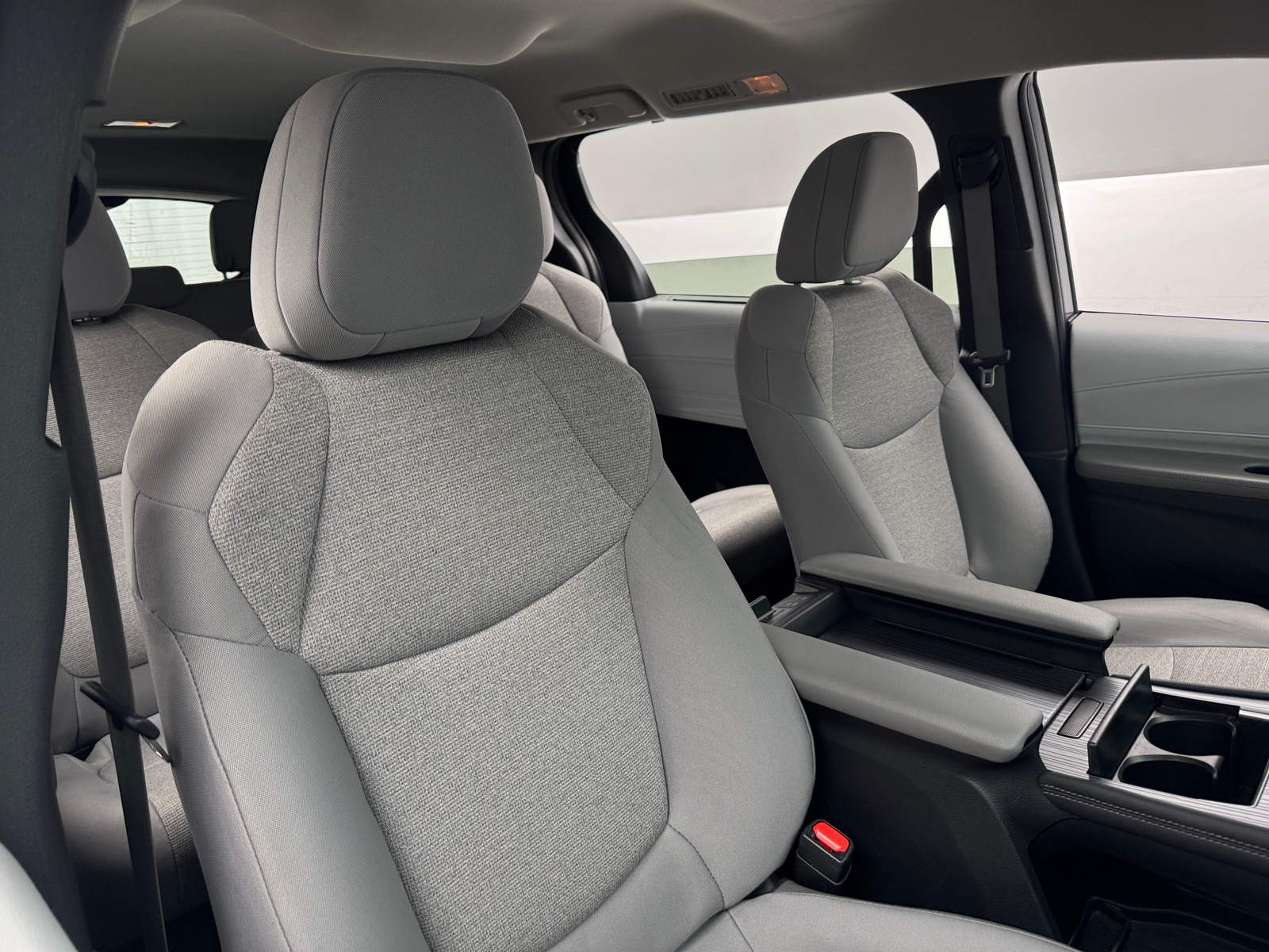 Thumbnail: 2025 Toyota Sienna - 2