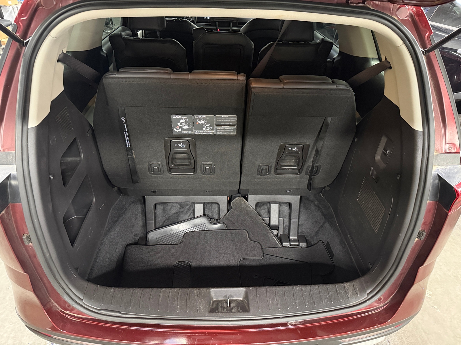 Thumbnail: 2023 Kia Carnival - 7