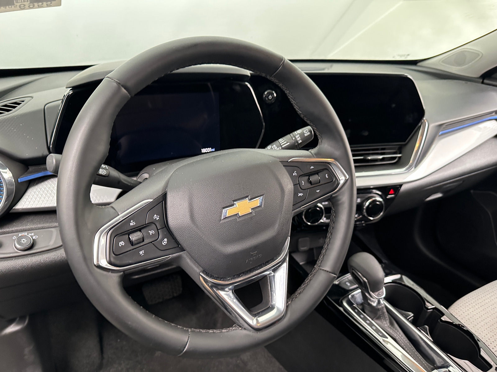 Thumbnail: 2025 Chevrolet Trax - 5