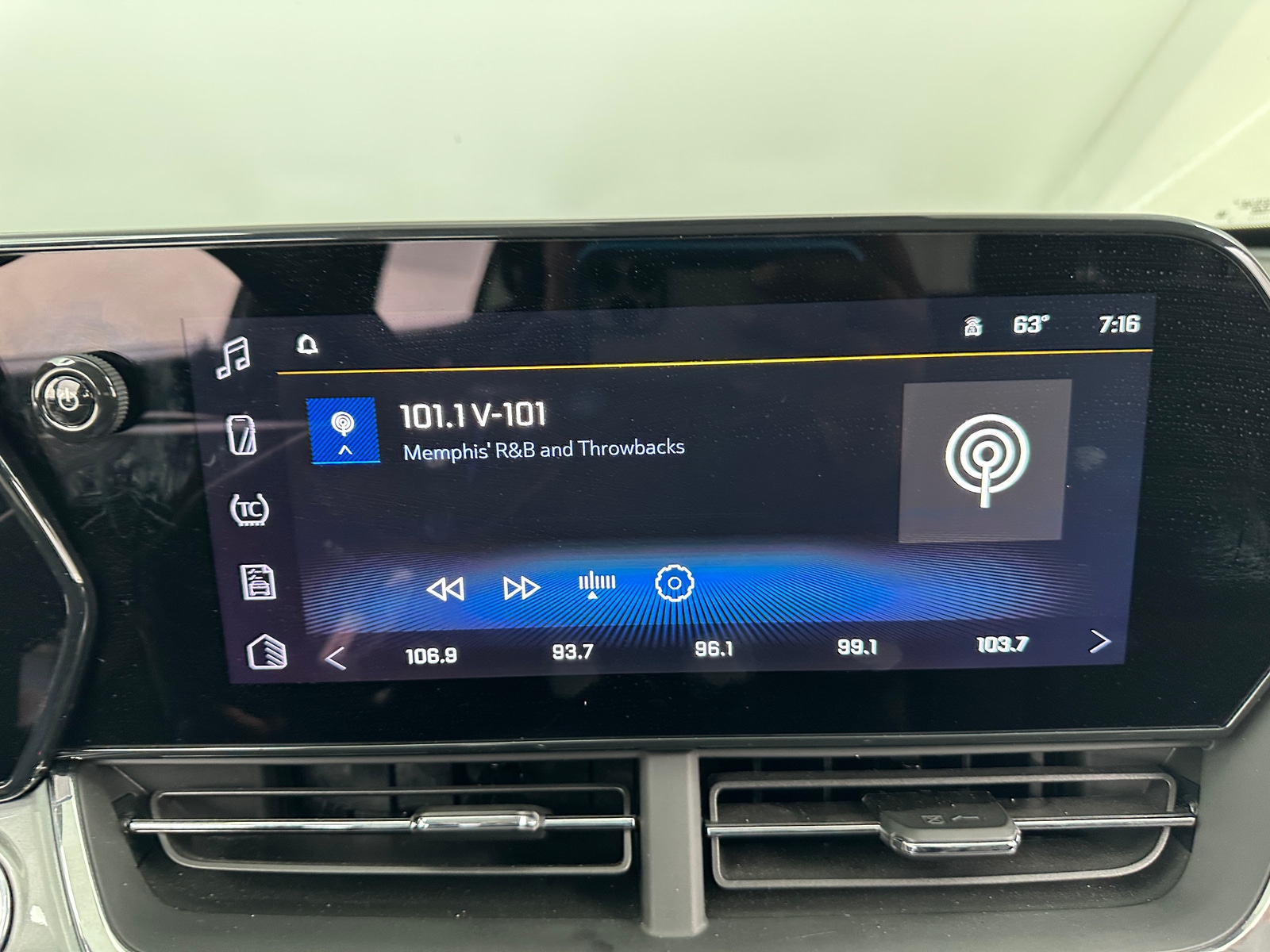 Thumbnail: 2025 Chevrolet Trax - 4