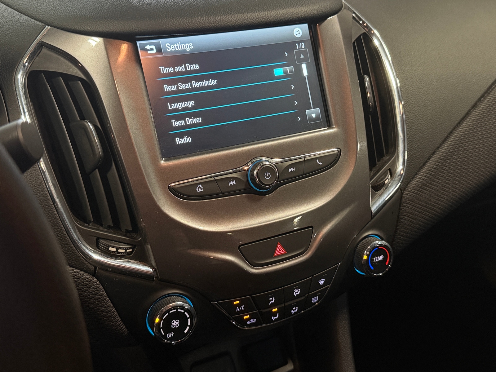 Thumbnail: 2017 Chevrolet Cruze - 4