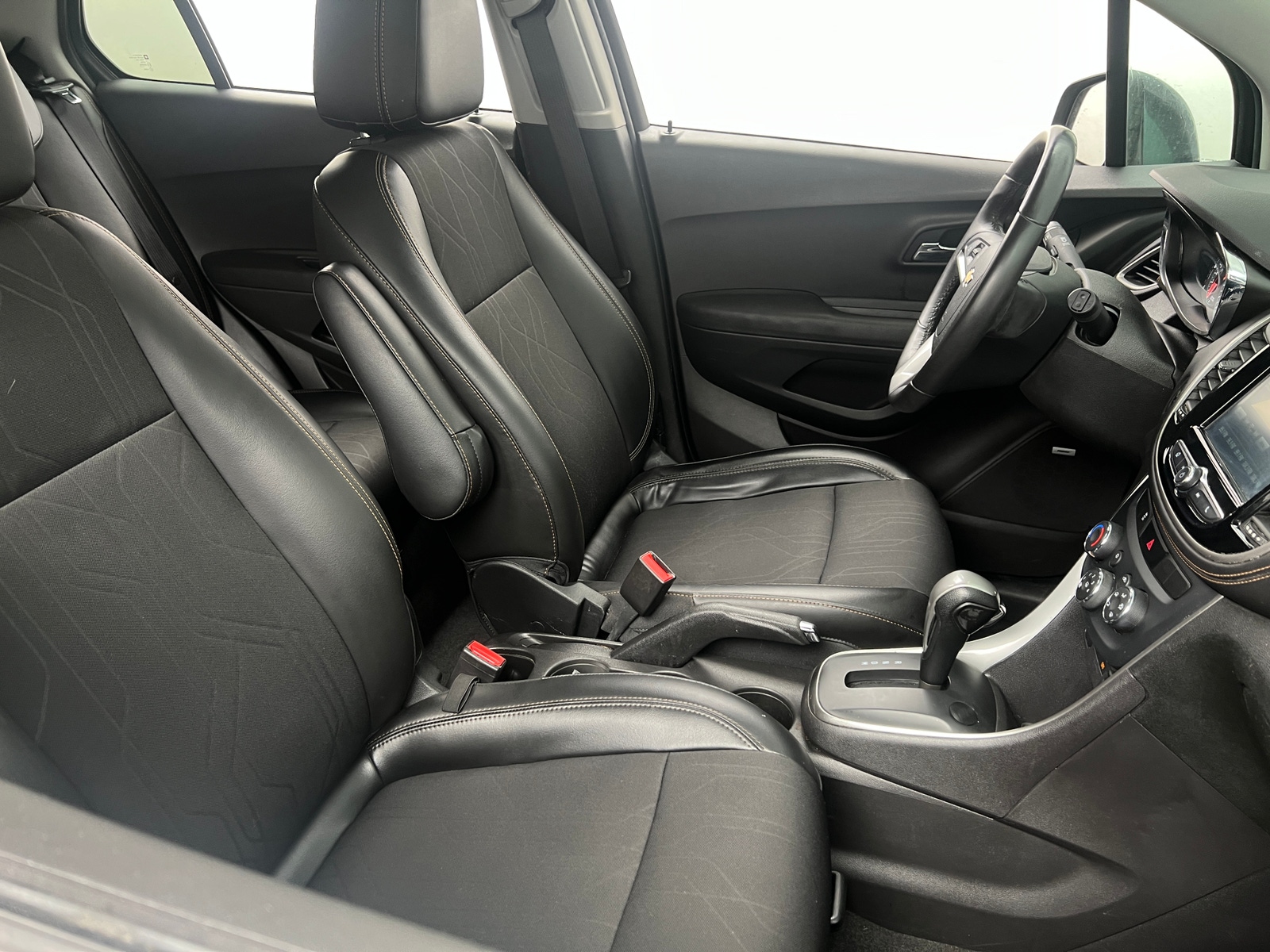 Thumbnail: 2017 Chevrolet Trax - 2