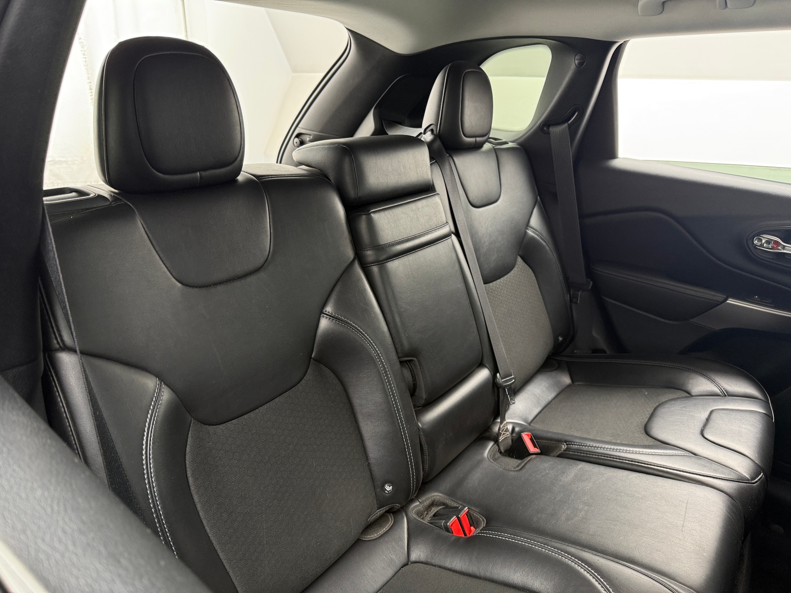 Thumbnail: 2019 Jeep Cherokee - 6